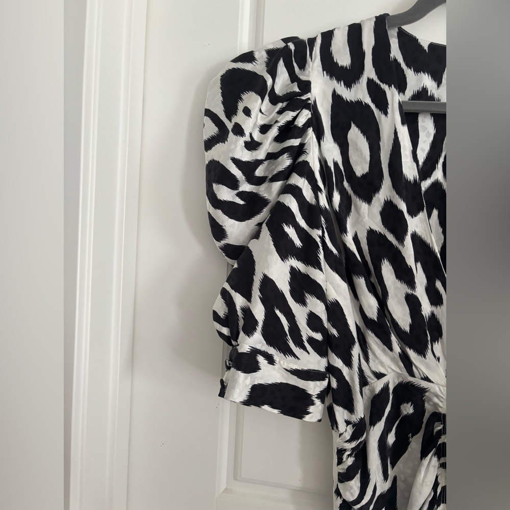 Ronny Kobo Black & White Animal Print Blouse Silk Blend Puff Sleeve Sexy Draped - Picture 4 of 10